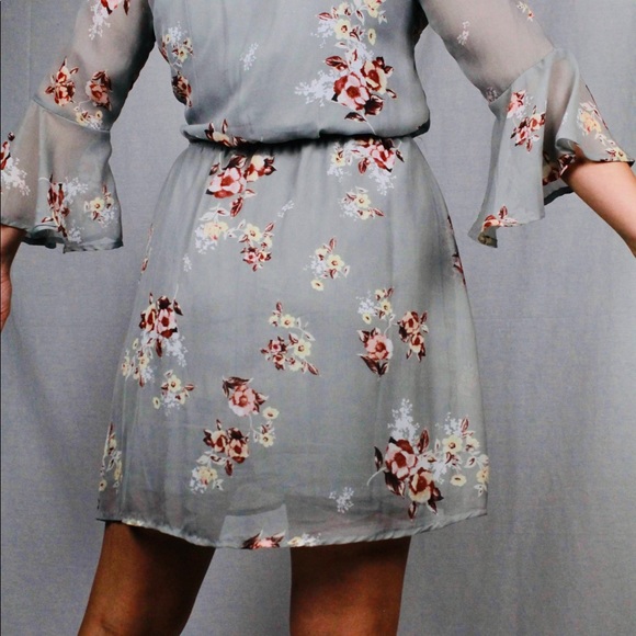 a grey ғloral paттern dreѕѕ wιтн rυғғled ѕleeveѕ - Picture 2 of 5